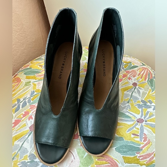 Lucky Brand Joal Cut-out booties 8.5M - Picture 10 of 10